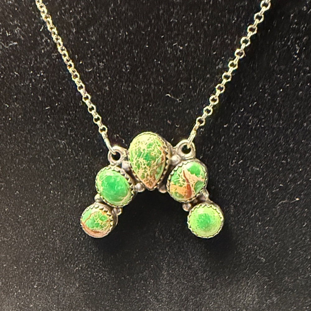 925 Sterling Silver Green Turquoise Pendant Necklace. 16”